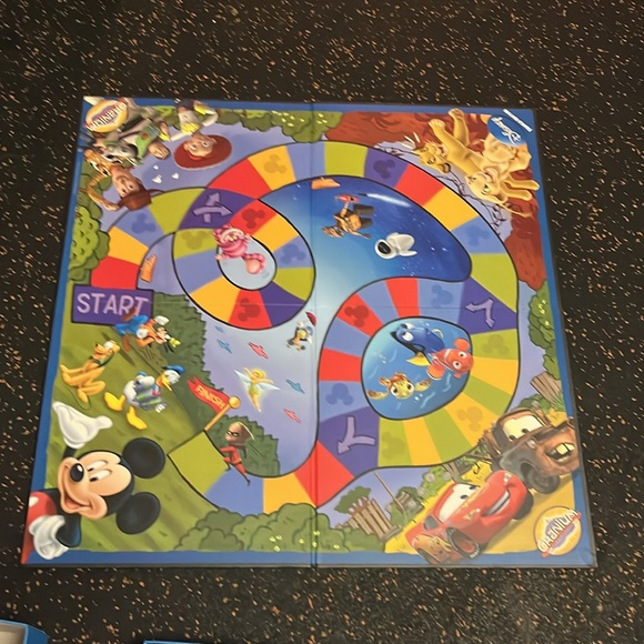 Disney cranium family edition. Like new condition. - Picture 2 of 7